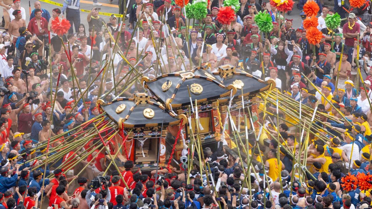 兵庫県　灘のけんか祭り　神輿練り合わせ