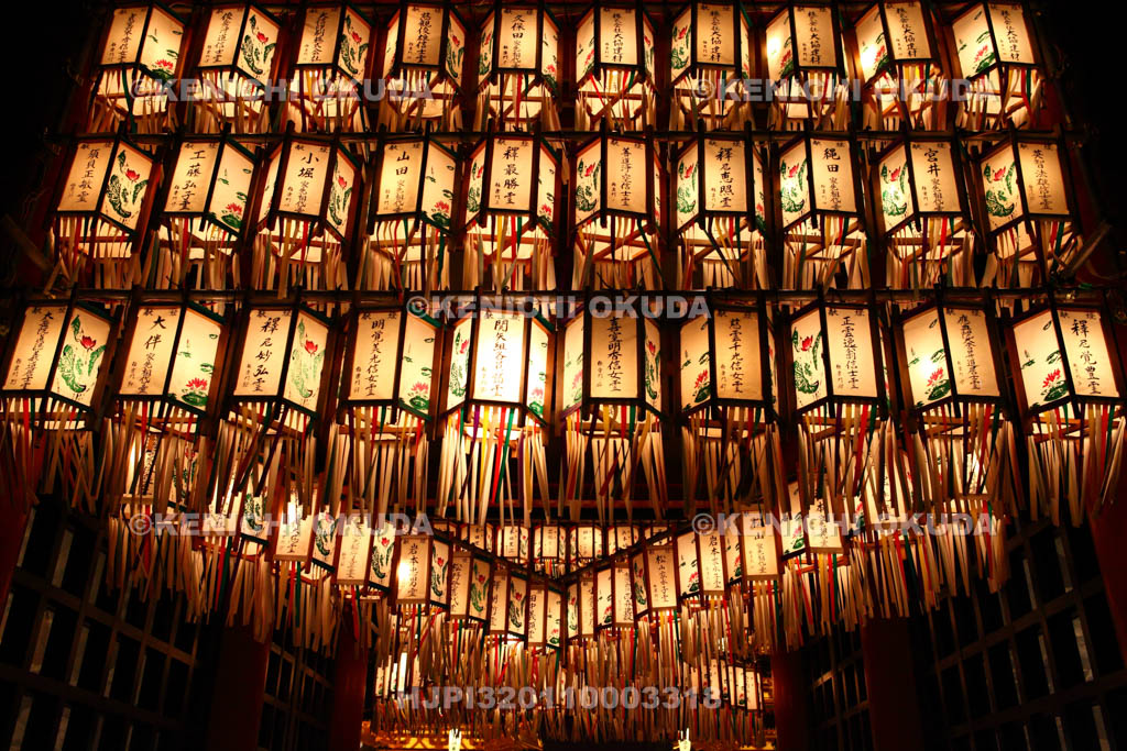 大阪府　四天王寺　お盆の献灯