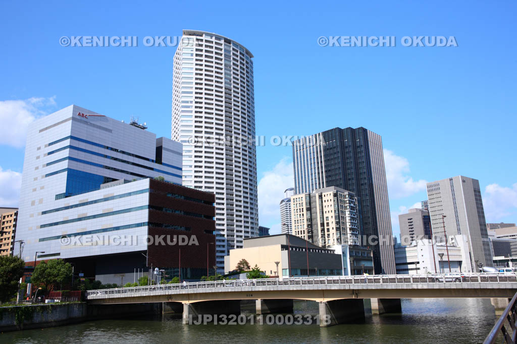大阪府　堂島川と堂島のビル群