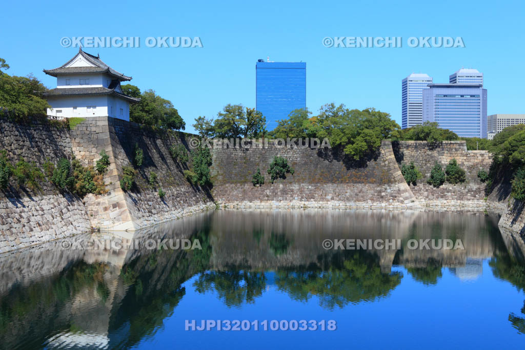 大阪府　大阪城一番櫓とOBPビル群