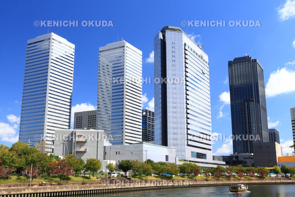 大阪府　大阪ビジネスパーク（OBP）ビル群と大川
