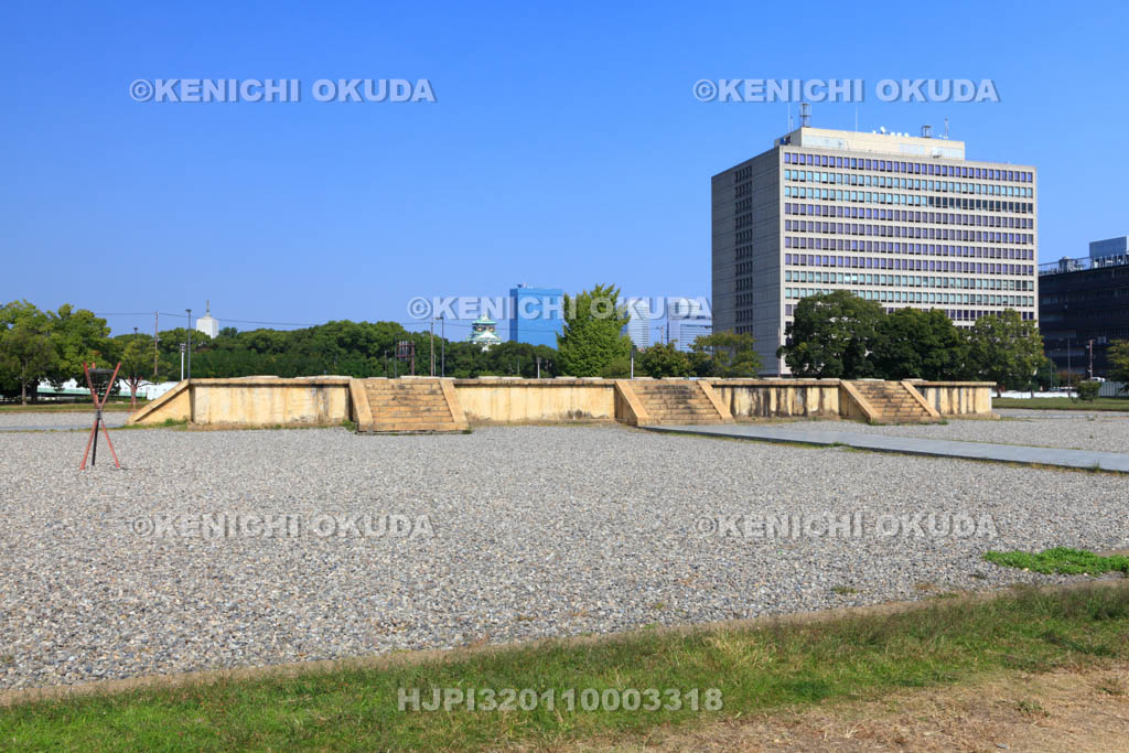 大阪府　難波宮史跡公園と大阪城
