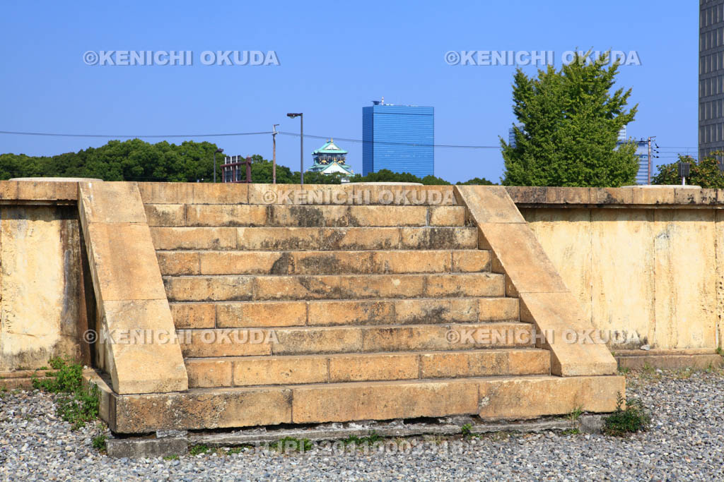 大阪府　難波宮史跡公園と大阪城