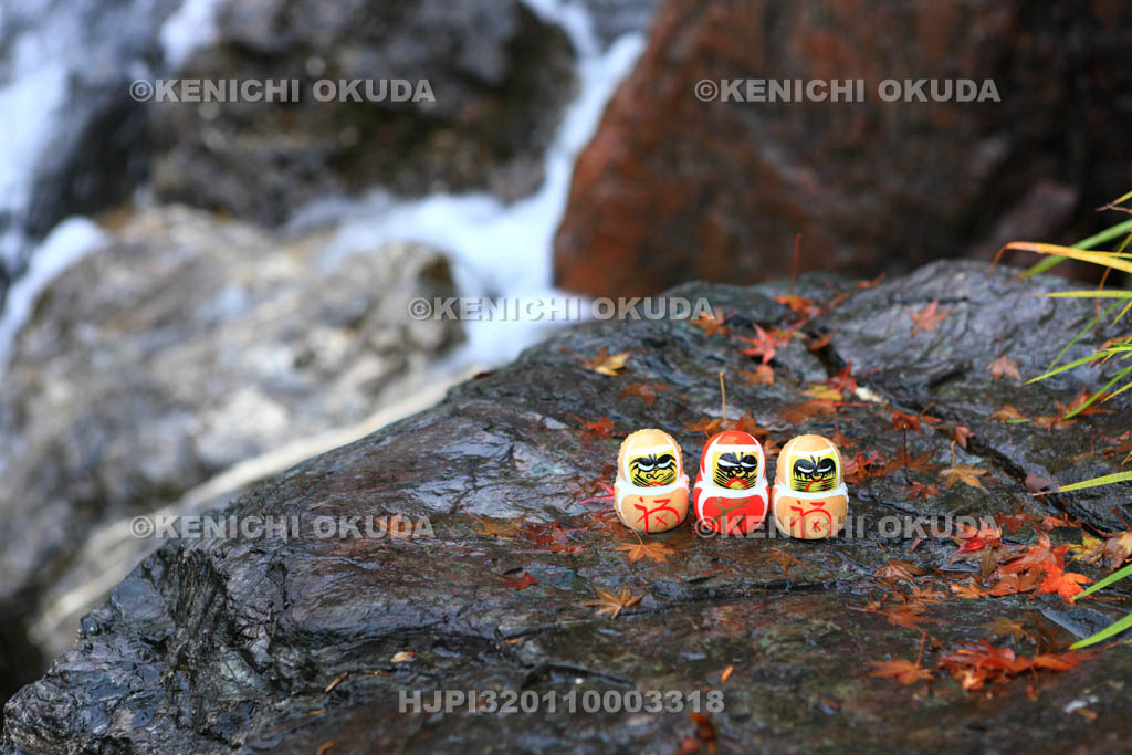 大阪府　勝尾寺　勝ちダルマ