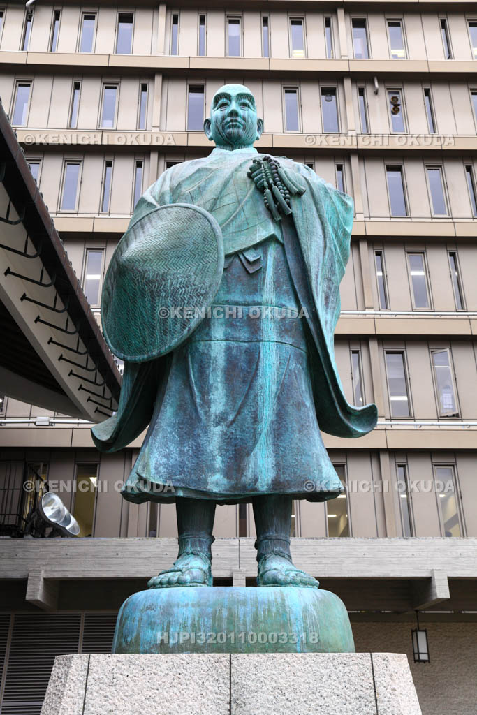 大阪府　北御堂　蓮如上人像