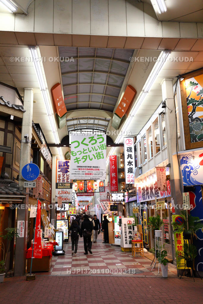 大阪府　曽根崎　お初天神通り商店街（夜）