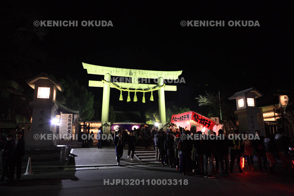 大阪府 生国魂神社の初詣風景