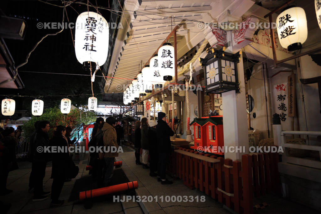 大阪府 お初天神の初詣風景