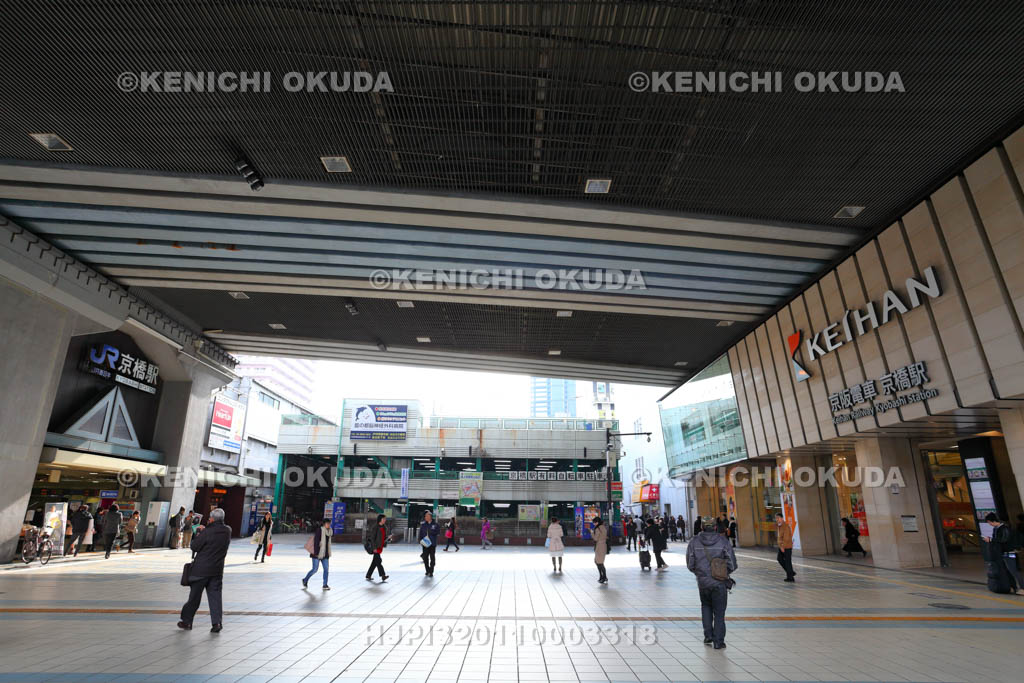 大阪府　京橋駅前のコンコース