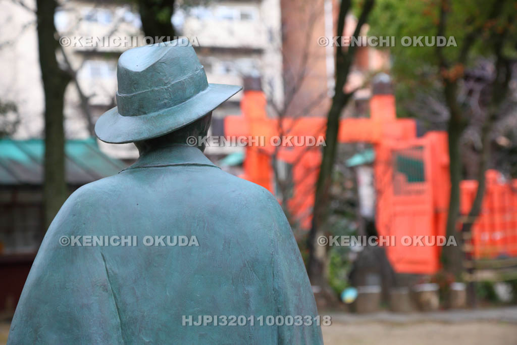大阪府　生国魂神社　織田作之助像