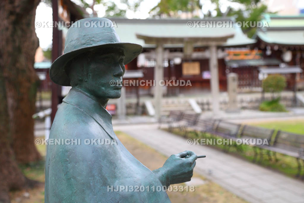 大阪府　生国魂神社　織田作之助像