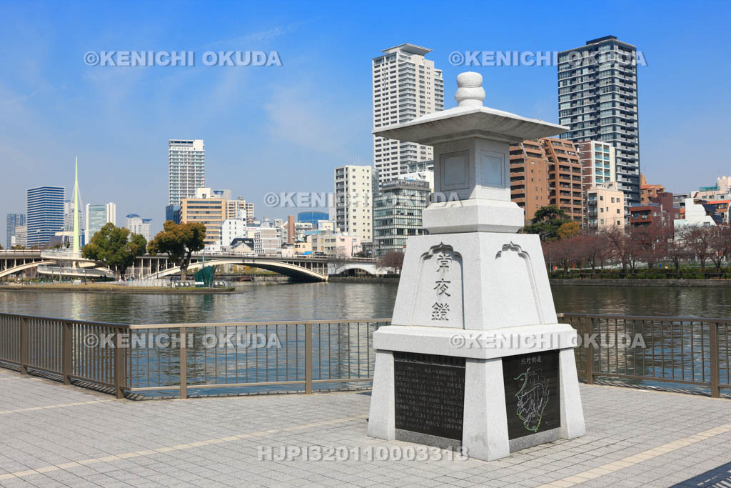 大阪府　八軒家浜の常夜灯