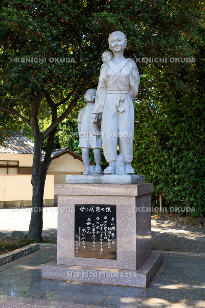 大阪府　大阪護国神社　母に感謝の像