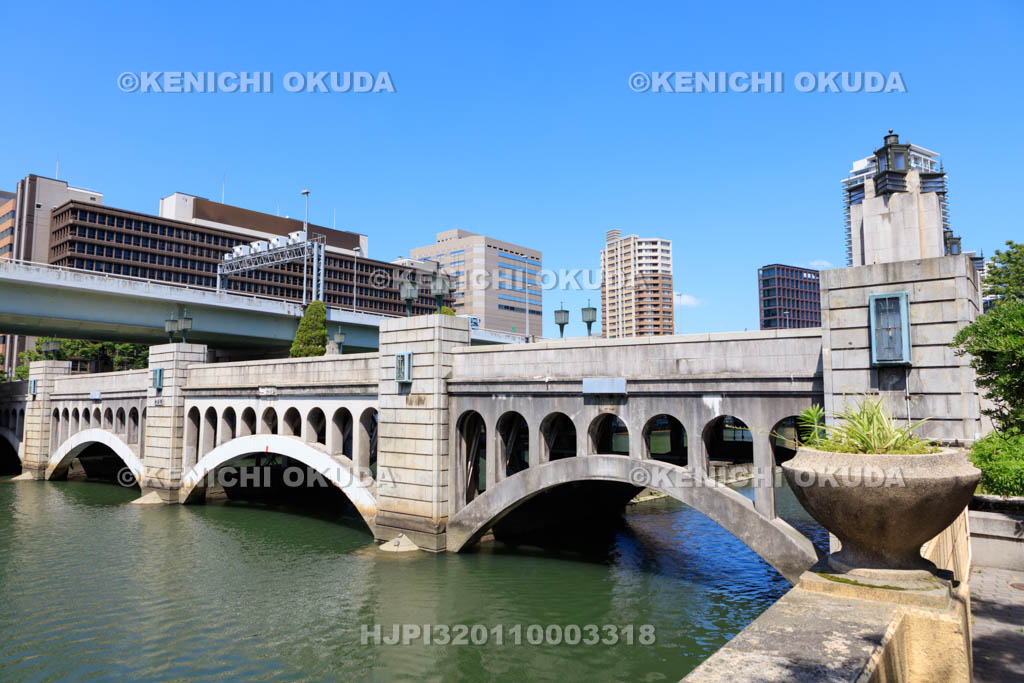 大阪府　堂島川と水晶橋