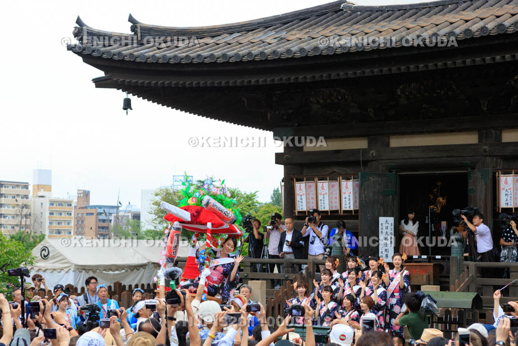 大阪府　愛染祭り　駕籠上げ