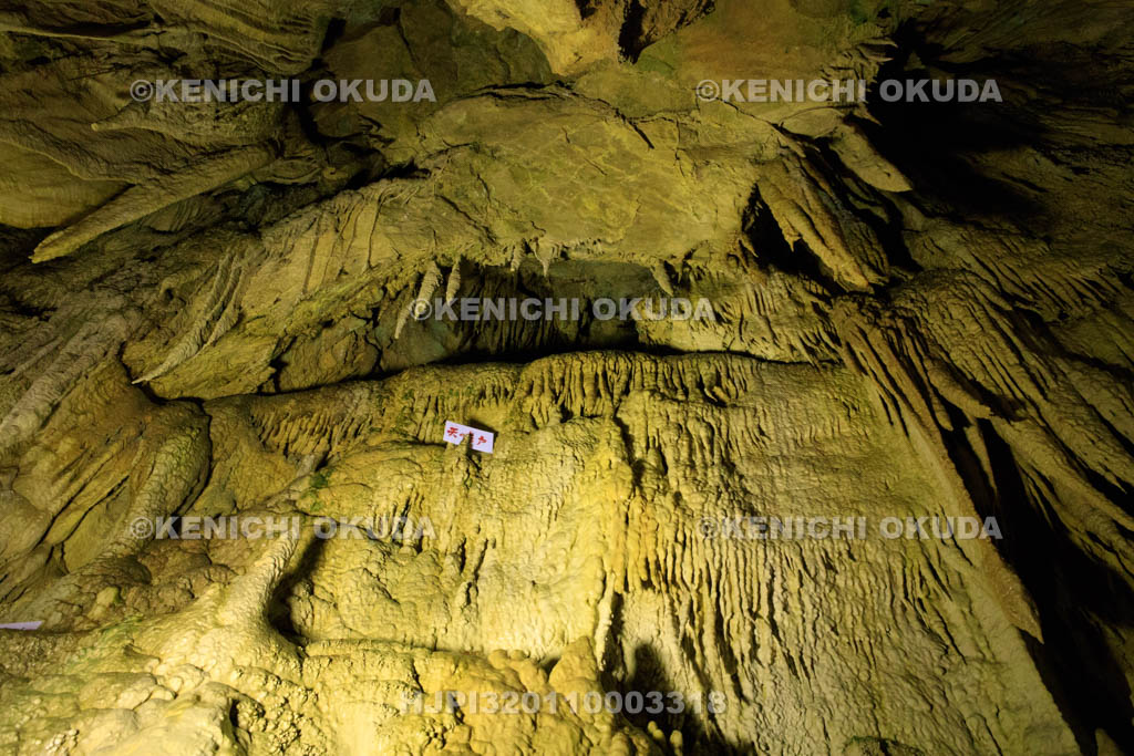 岐阜県　大滝鍾乳洞の洞内　天の岩戸