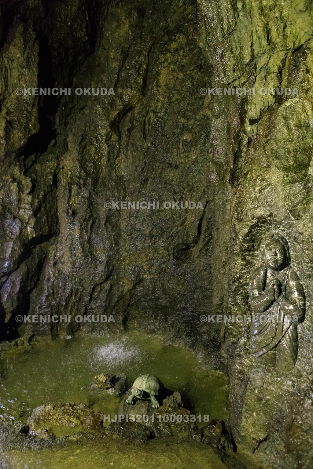 岐阜県　大滝鍾乳洞の洞内　神秘の大滝