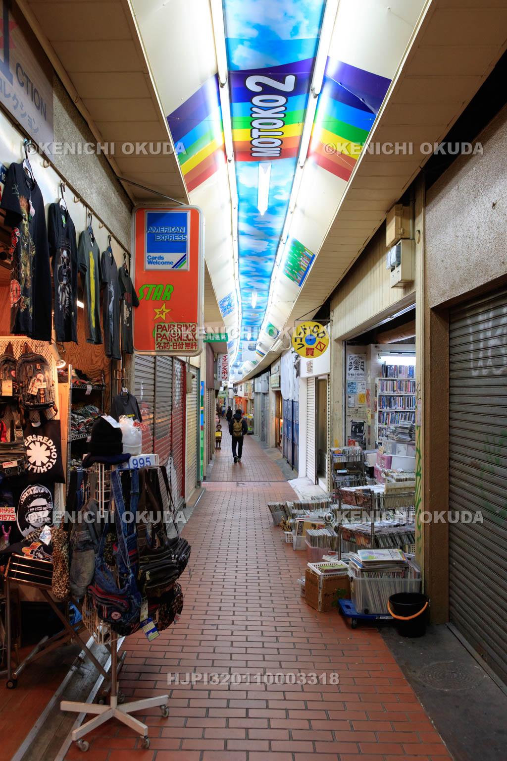 兵庫県　元町高架下　モトコー2番街