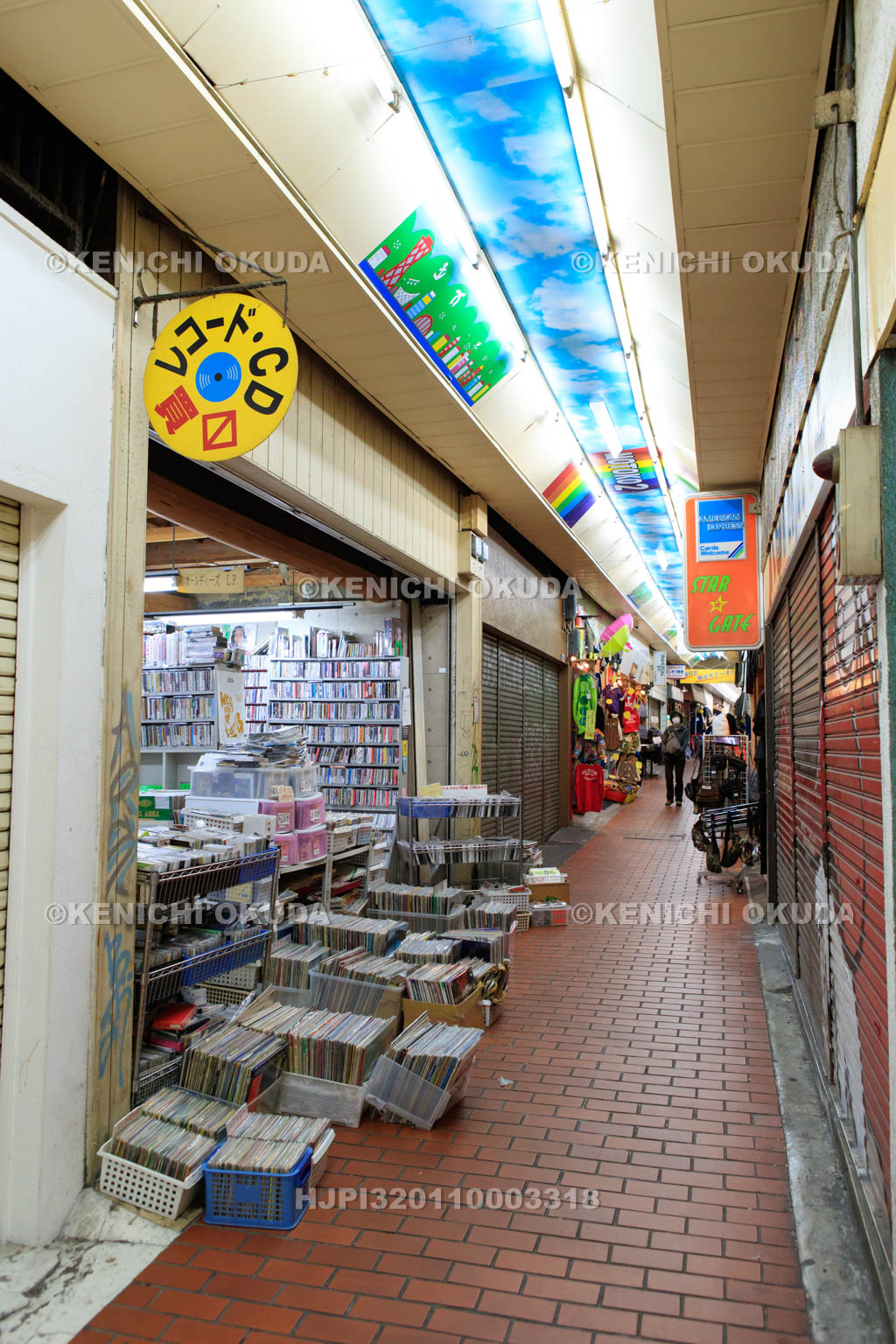 兵庫県　元町高架下　モトコー2番街