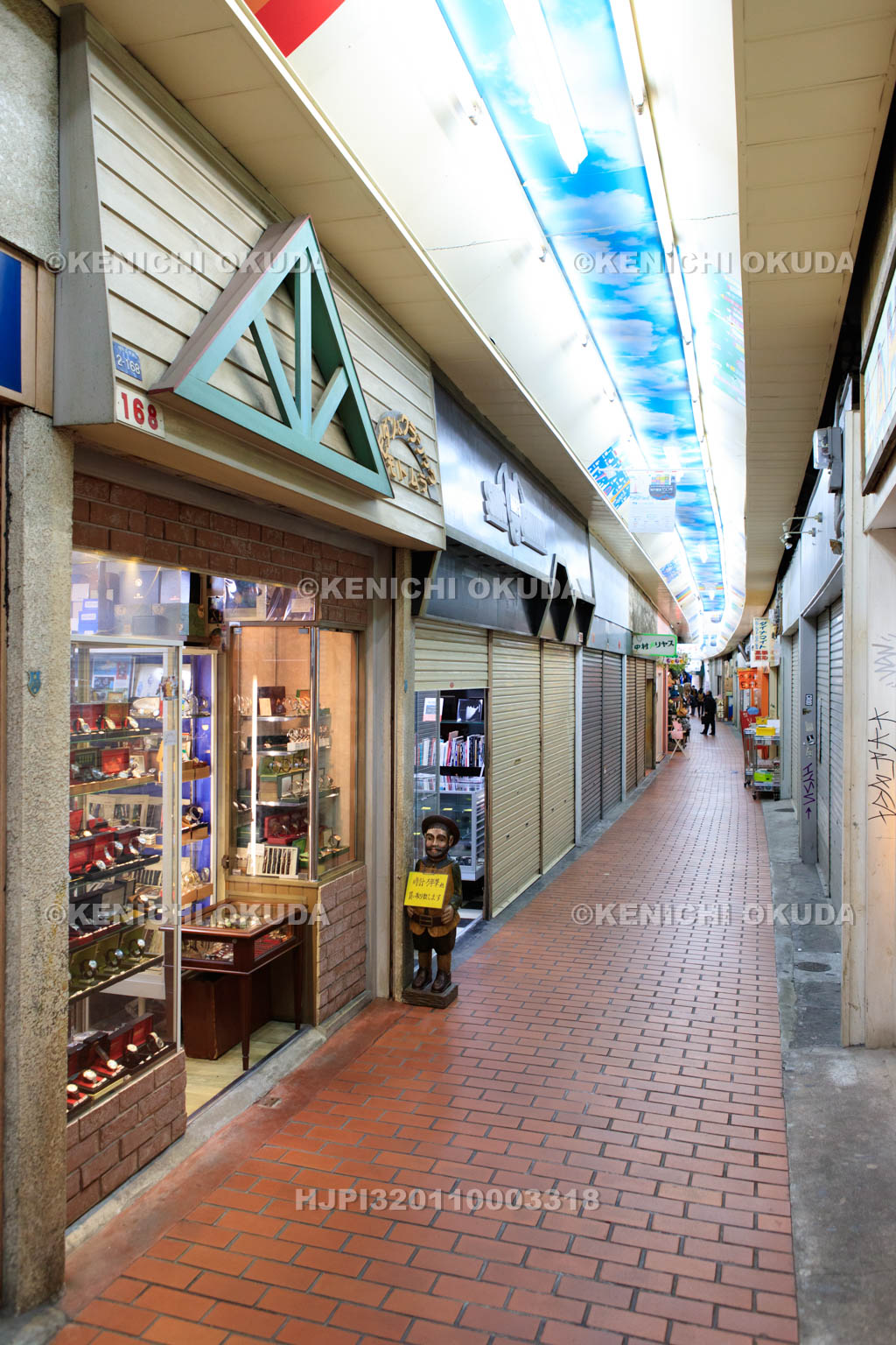 兵庫県　元町高架下　モトコー2番街