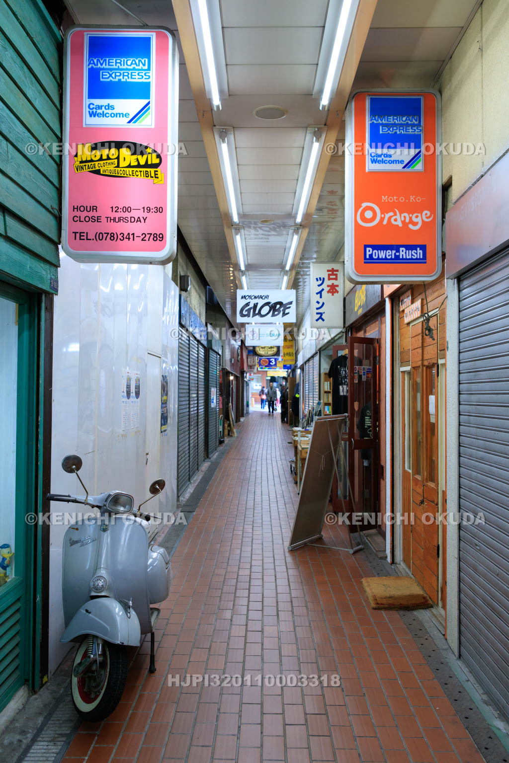 兵庫県　元町高架下　モトコー3番街