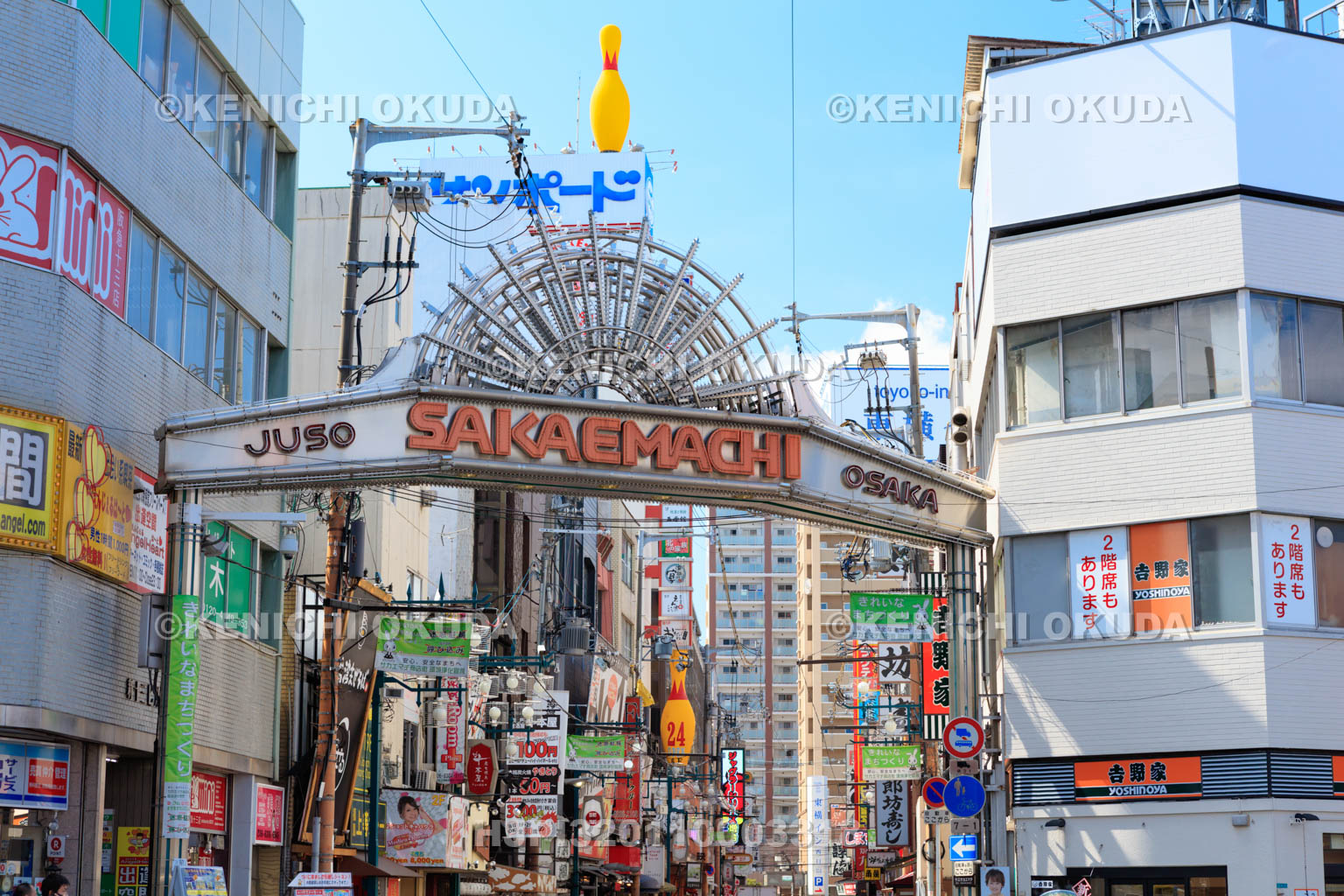 大阪府　十三　栄町の繁華街