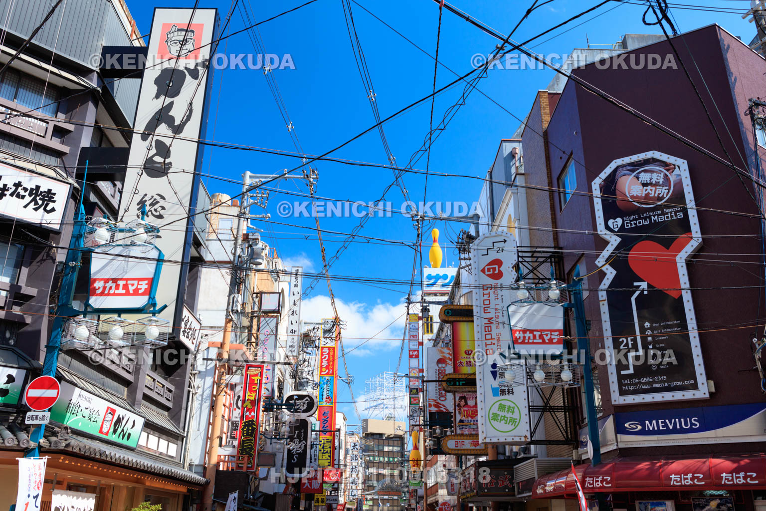 大阪府　十三　栄町の繁華街