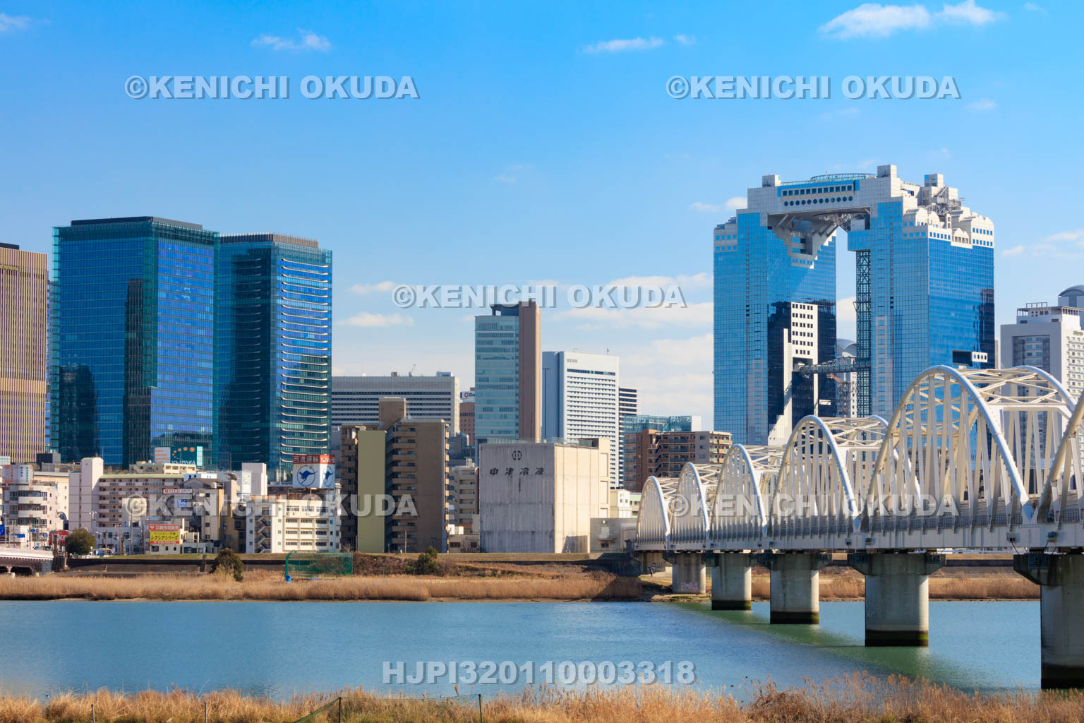 大阪府　梅田のビル群