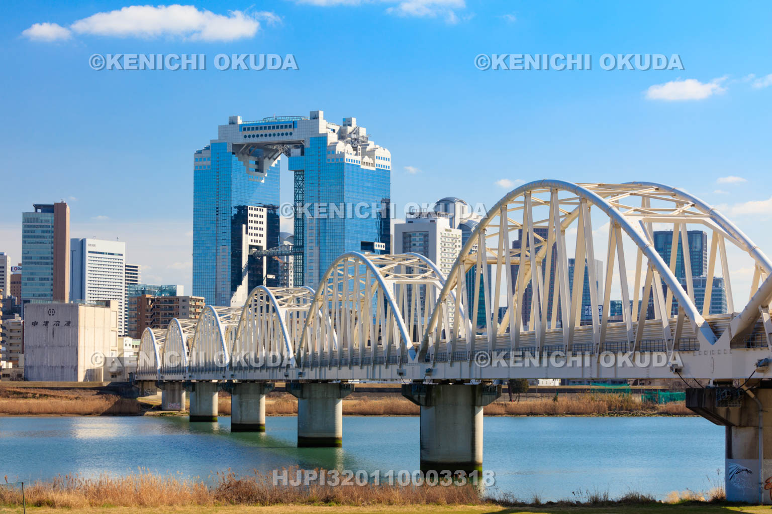 大阪府　梅田のビル群