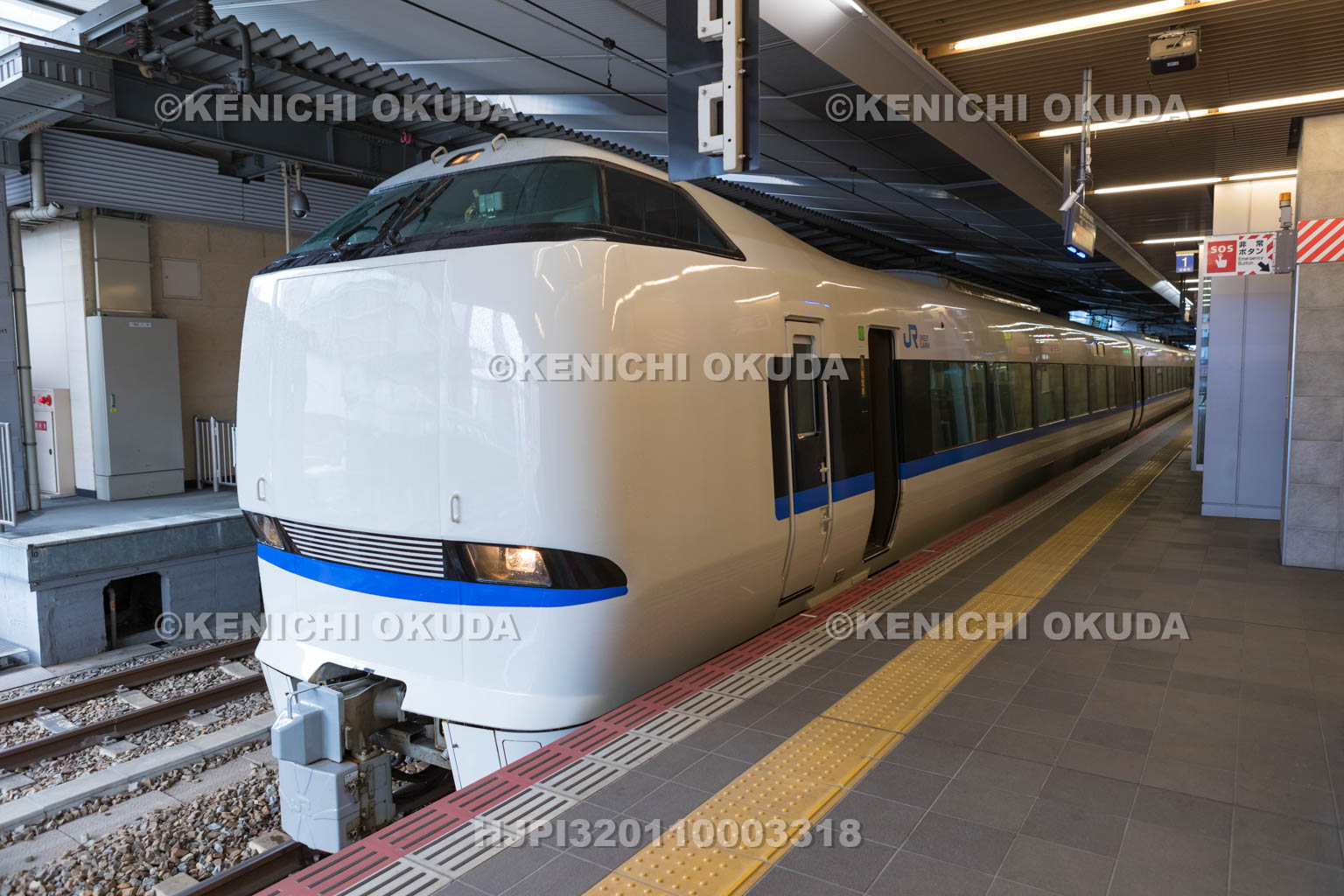 大阪府　特急サンダーバード　683系リニューアル車