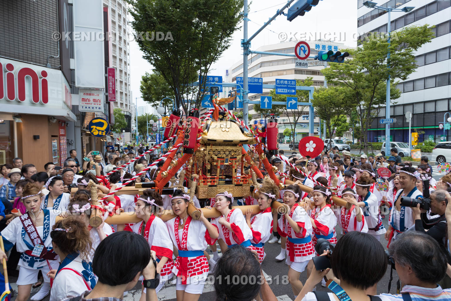 大阪府　天神祭ギャルみこし