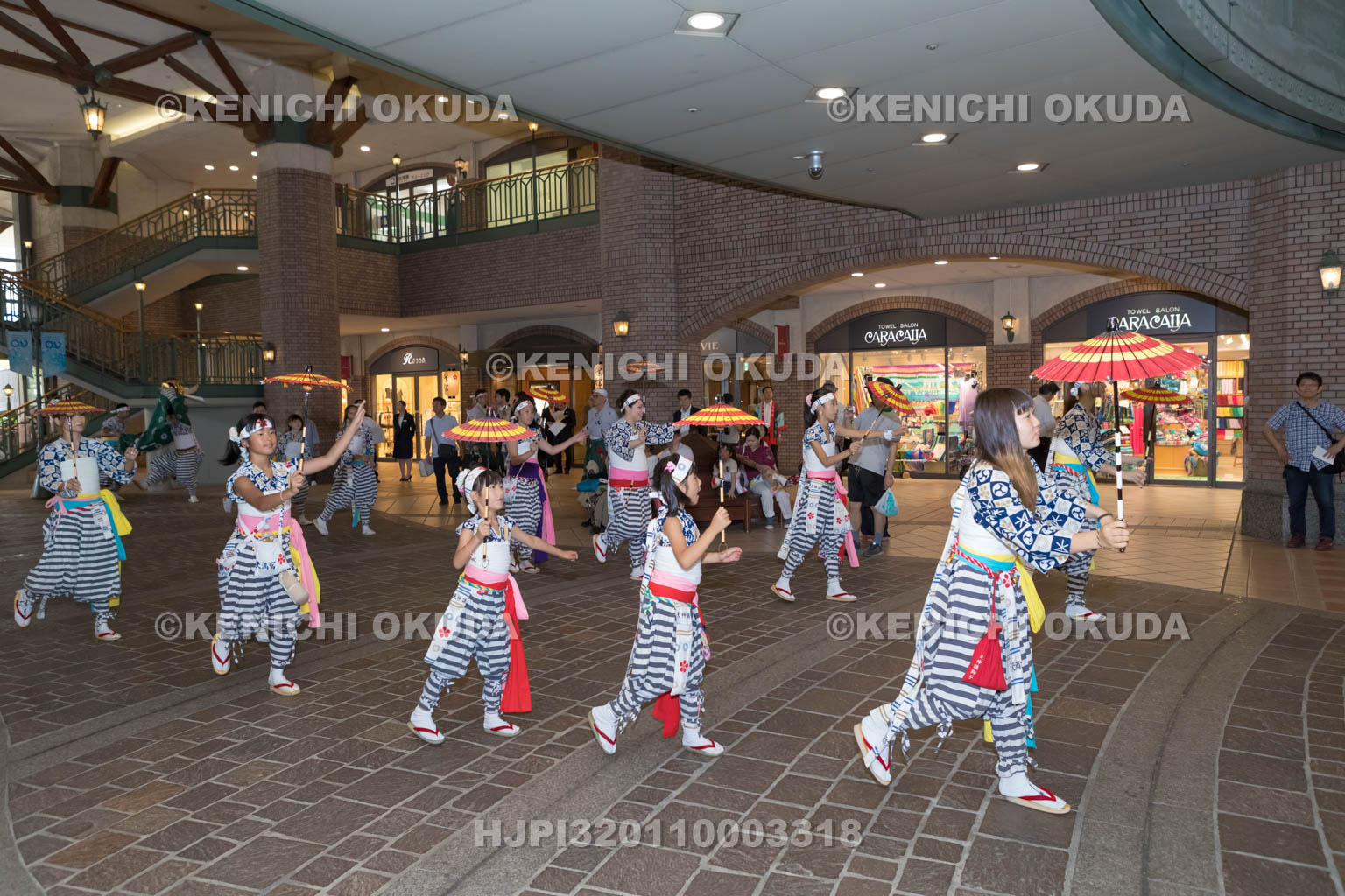 大阪府　天神祭の獅子舞　傘踊り