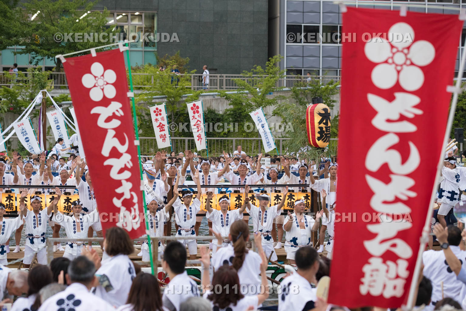 大阪府 天神祭の船渡御 どんどこ船の大阪締め