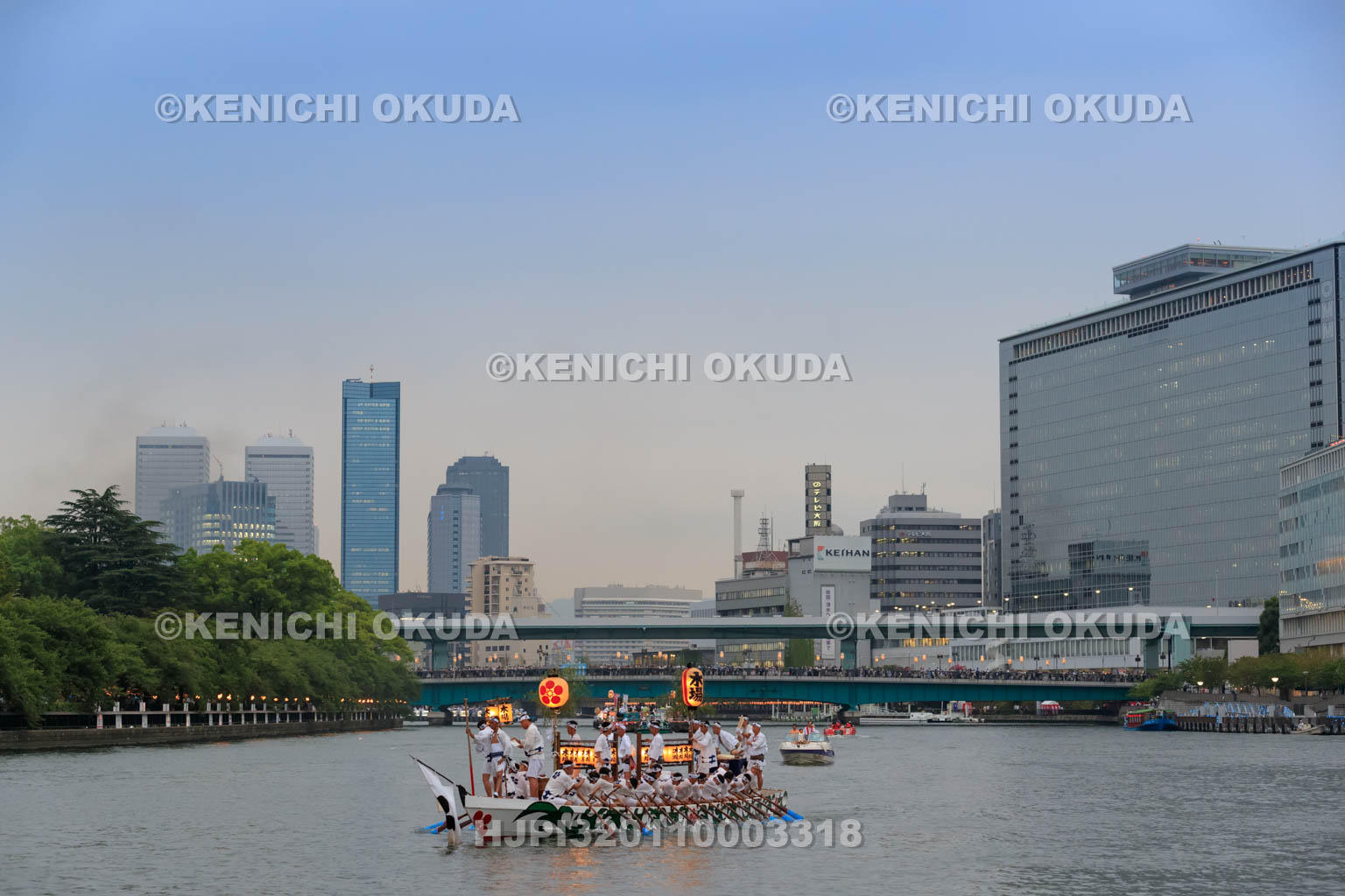 大阪府　天神祭の船渡御　どんどこ船