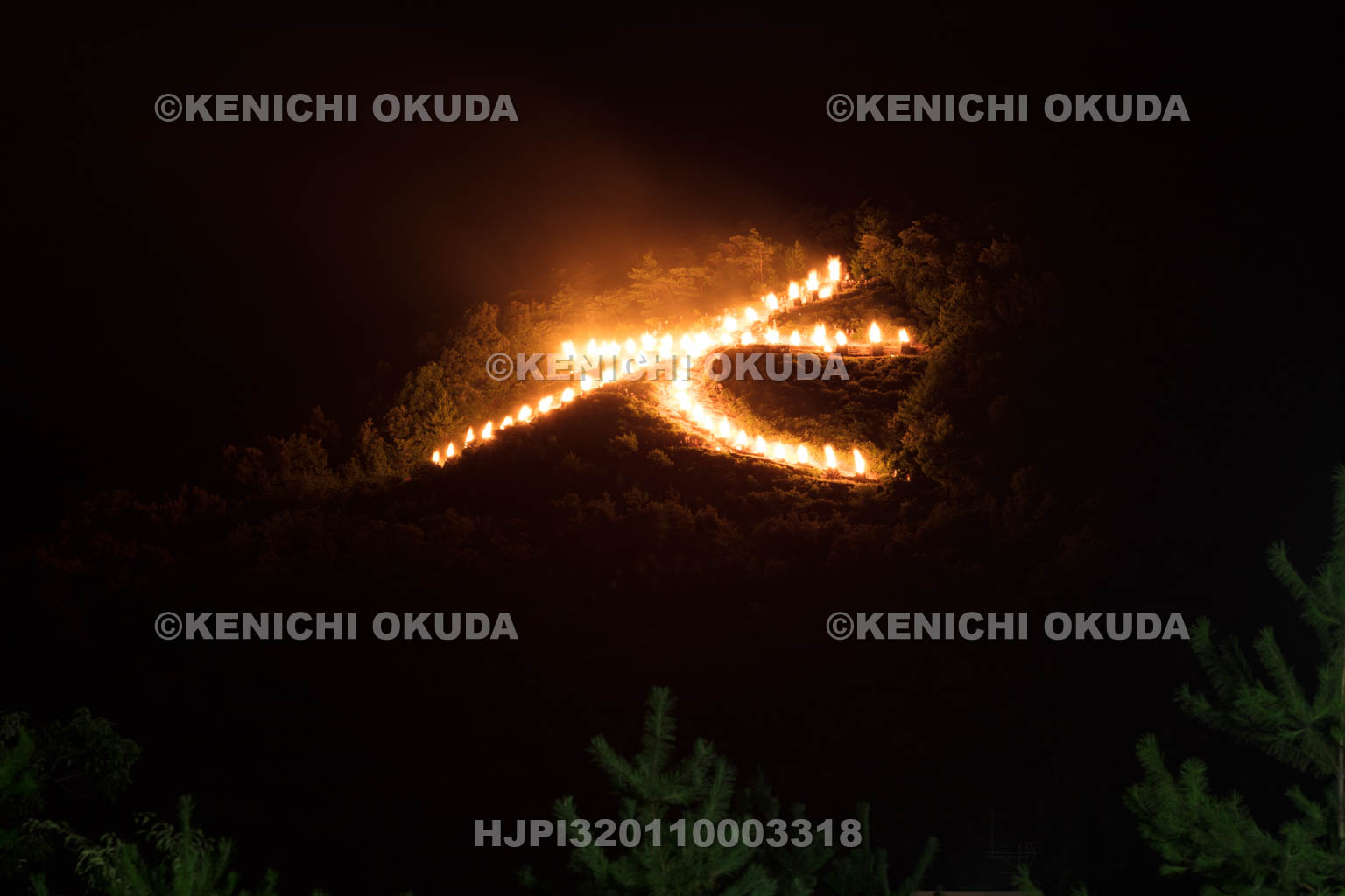 京都府　五山送り火の左大文字