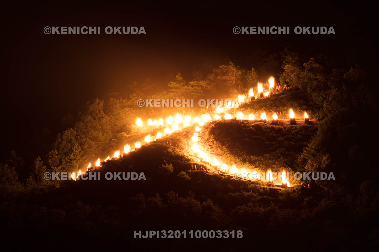 京都府　五山送り火の左大文字