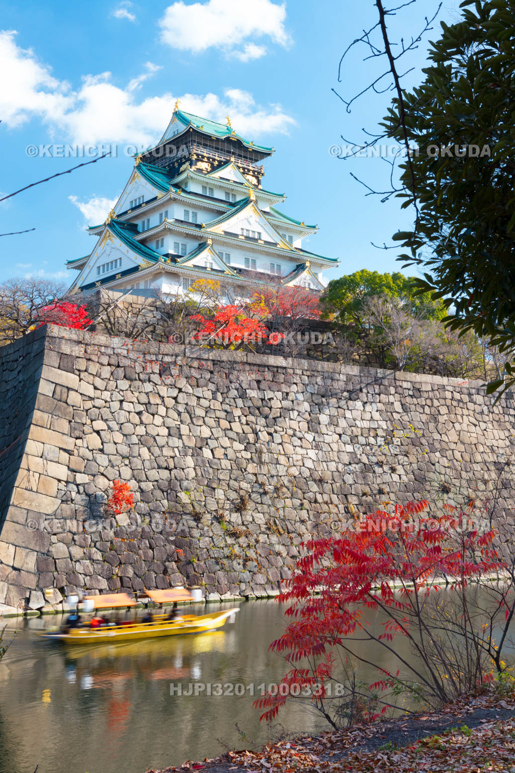 大阪府　紅葉の大阪城天守閣