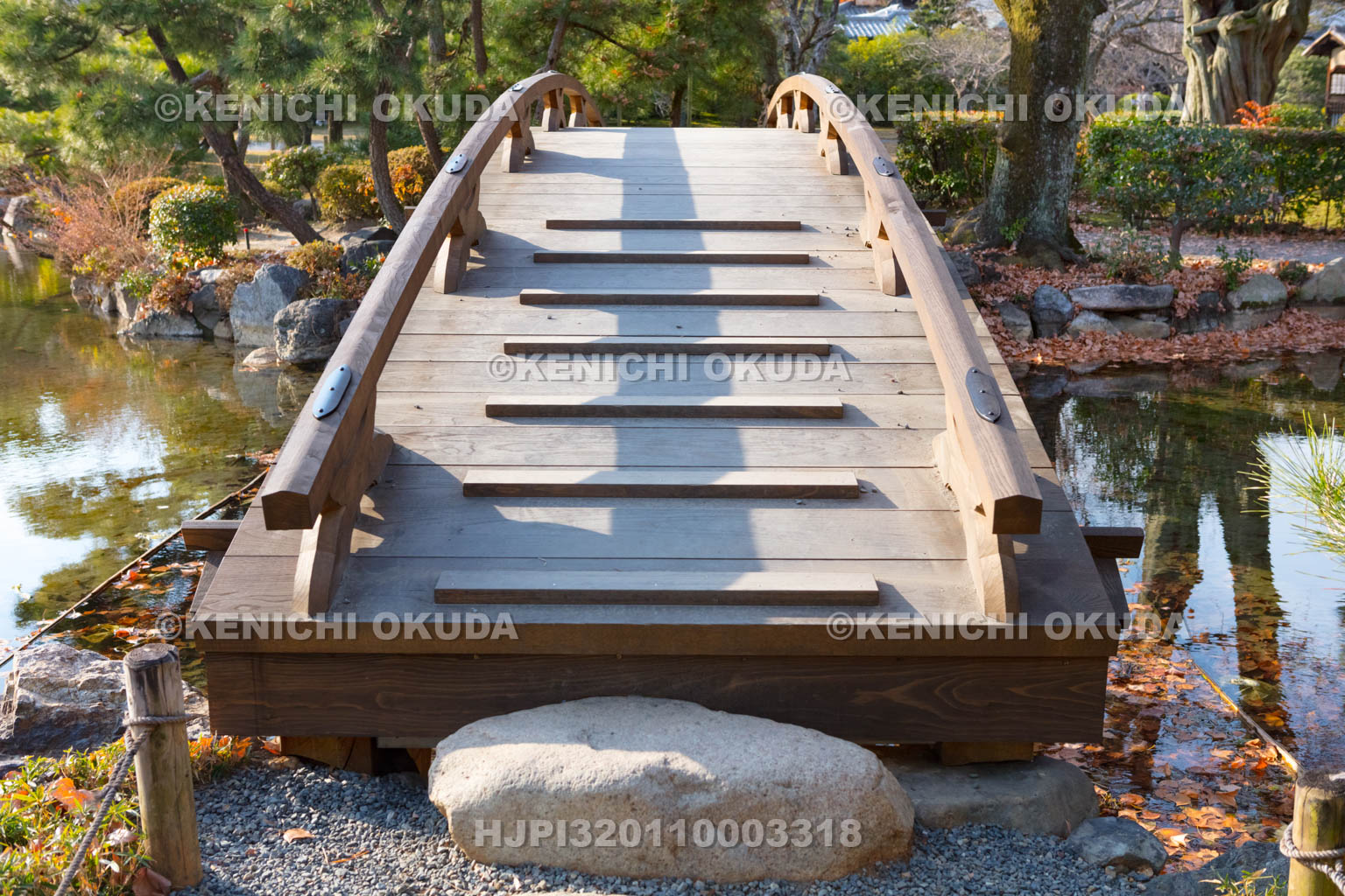 京都府　渉成園の侵雪橋