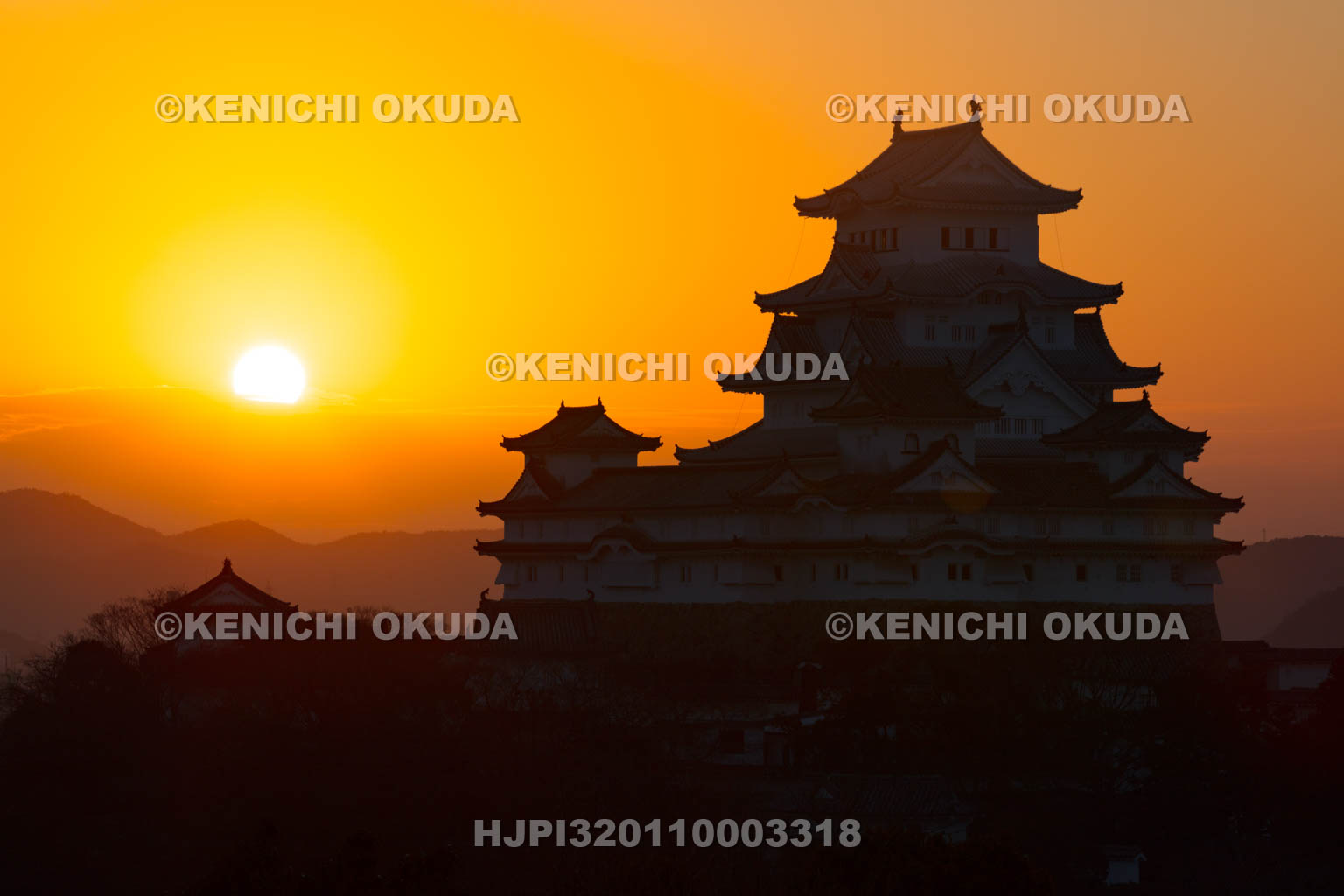 兵庫県　姫路城と初日の出