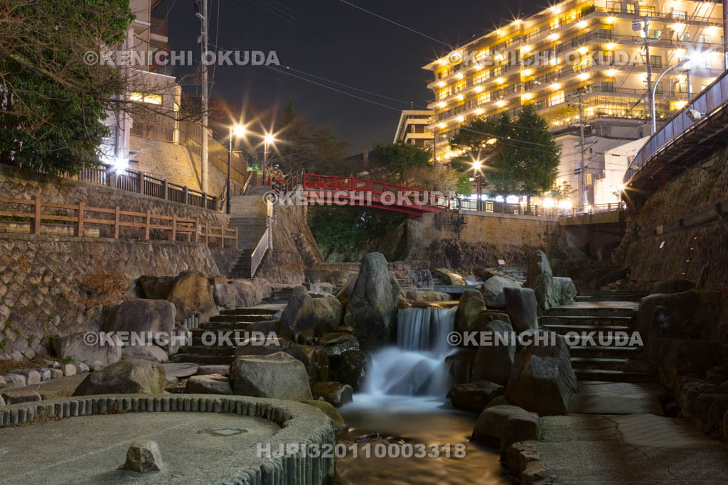 兵庫県　夜の有馬温泉街　有馬川親水公園