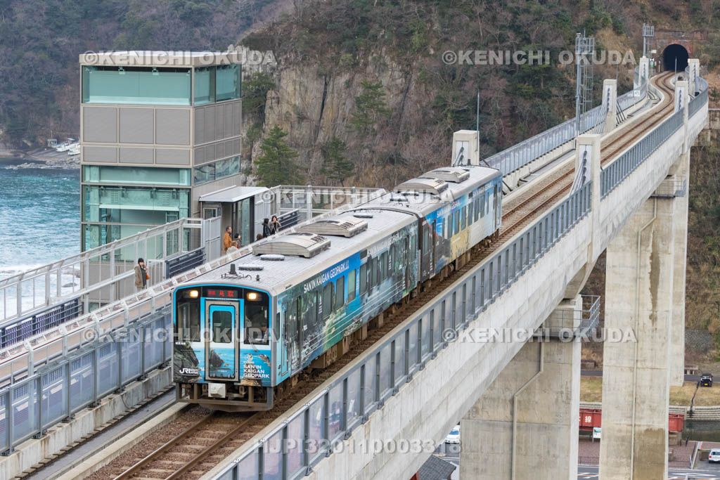兵庫県　余部橋りょうと山陰海岸ジオライナー