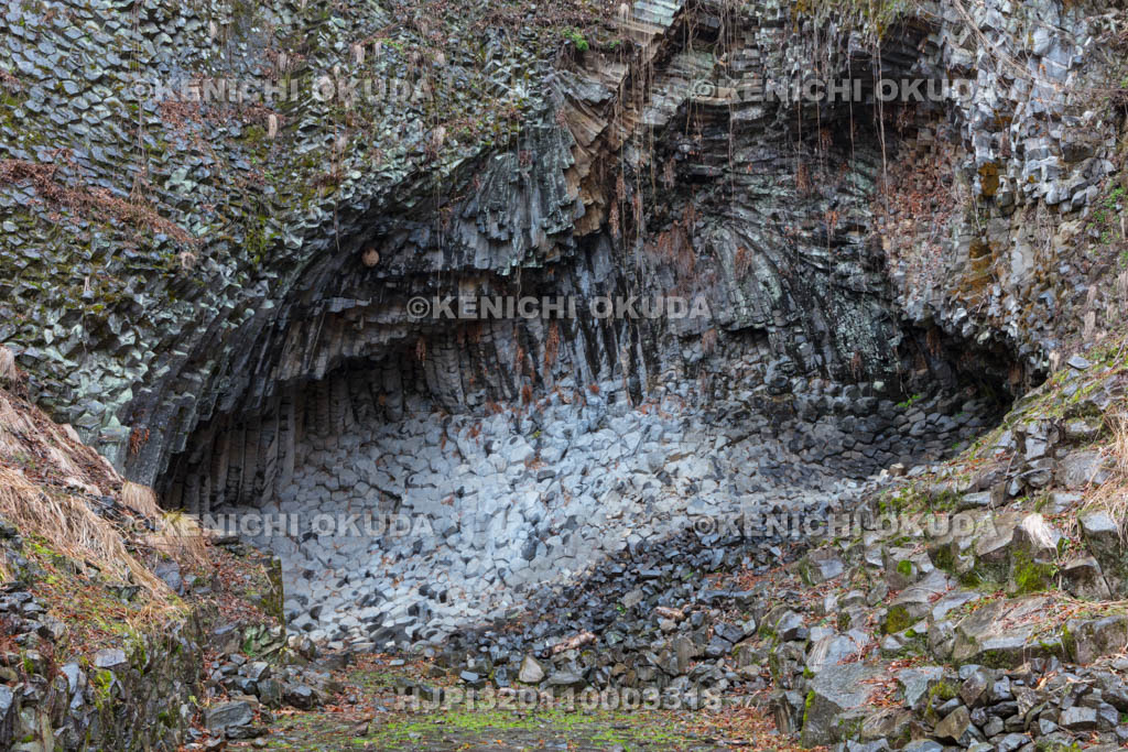 兵庫県　玄武洞公園の北朱雀洞