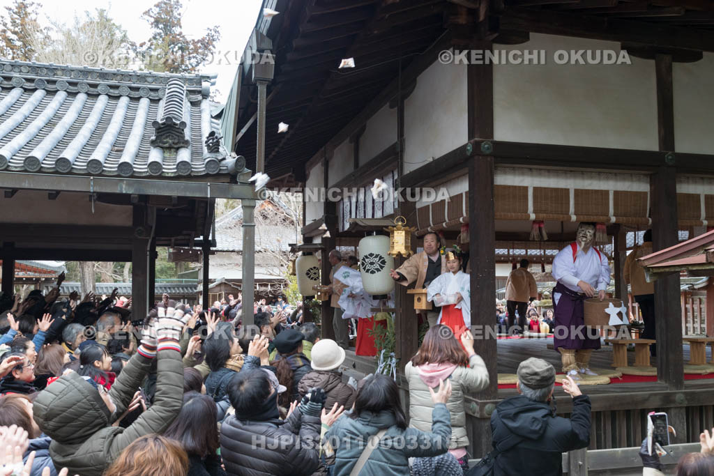 奈良県　手向山八幡宮　福豆まき