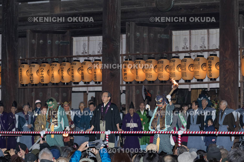 奈良県　興福寺　節分祭の鬼追式