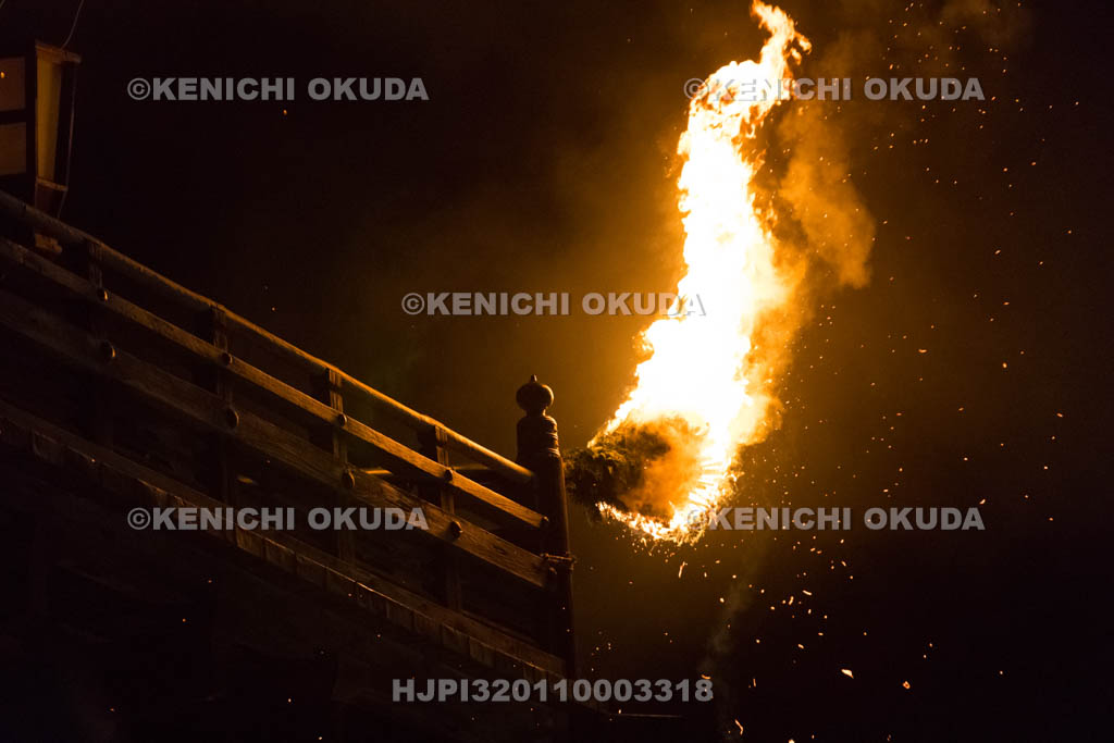 奈良県　東大寺二月堂の修二会　お松明