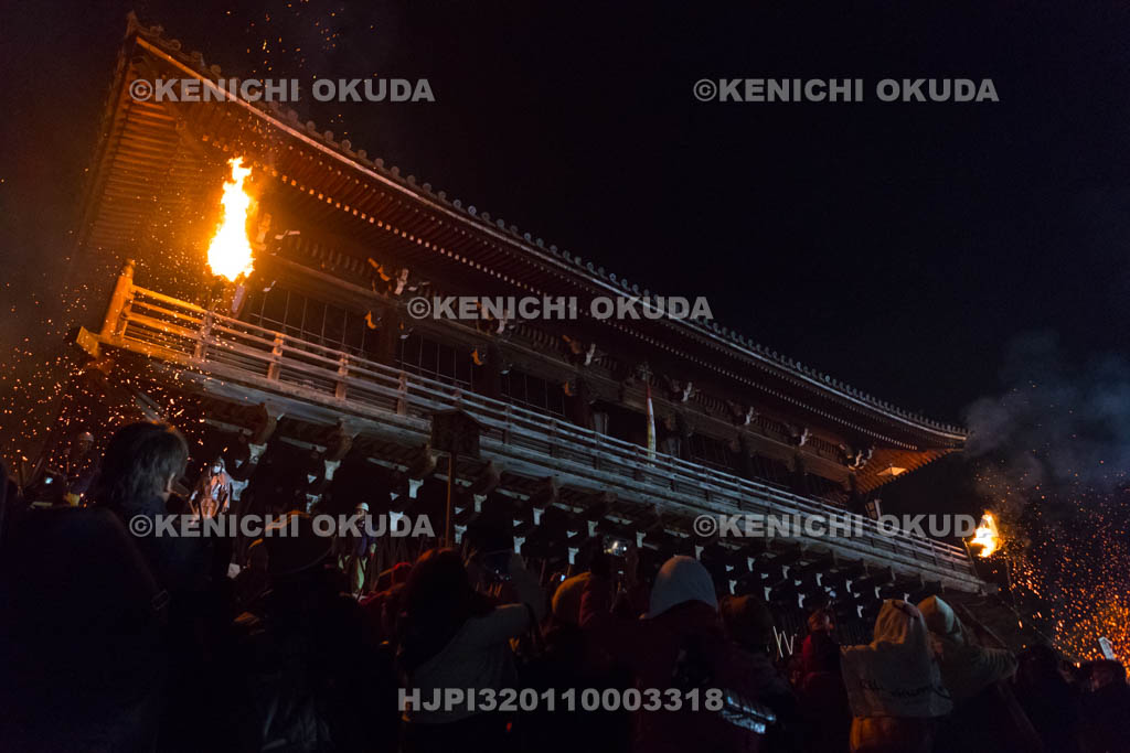 奈良県　東大寺二月堂の修二会　お松明