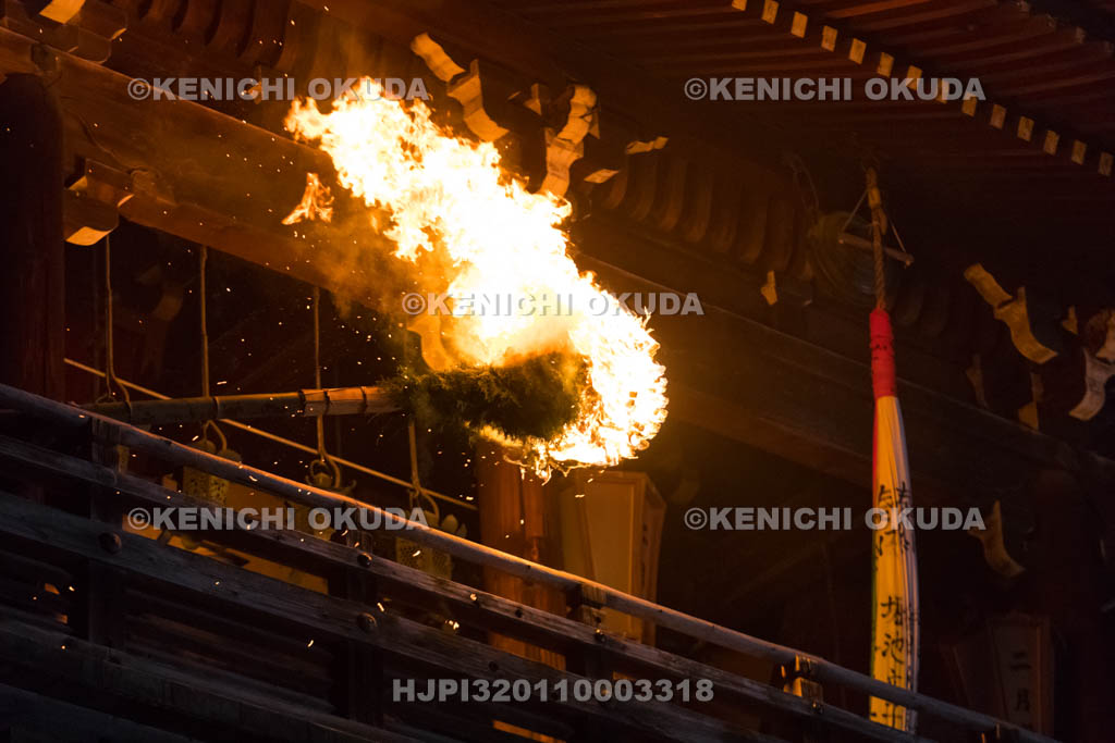 奈良県　東大寺二月堂の修二会　お松明