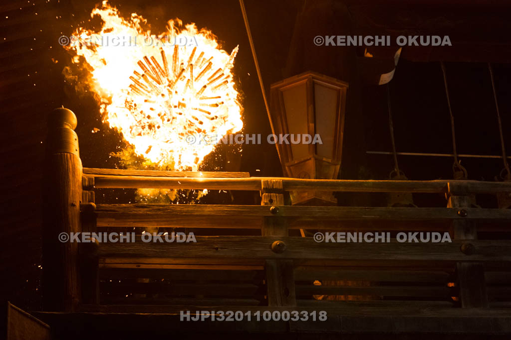 奈良県　東大寺二月堂の修二会　お松明