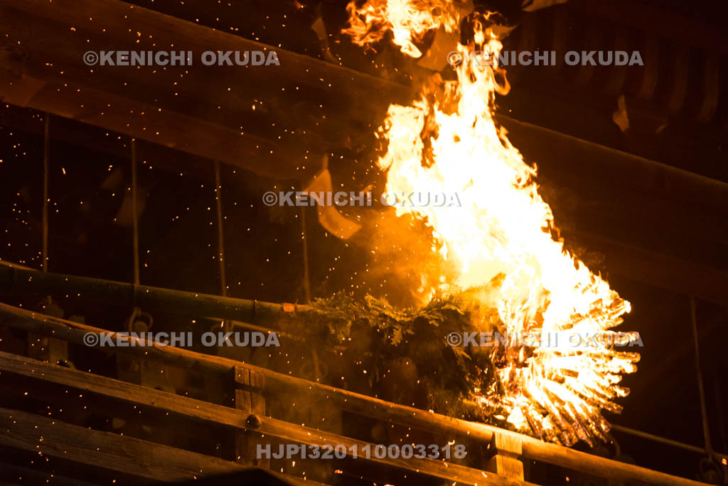奈良県　東大寺二月堂の修二会　お松明