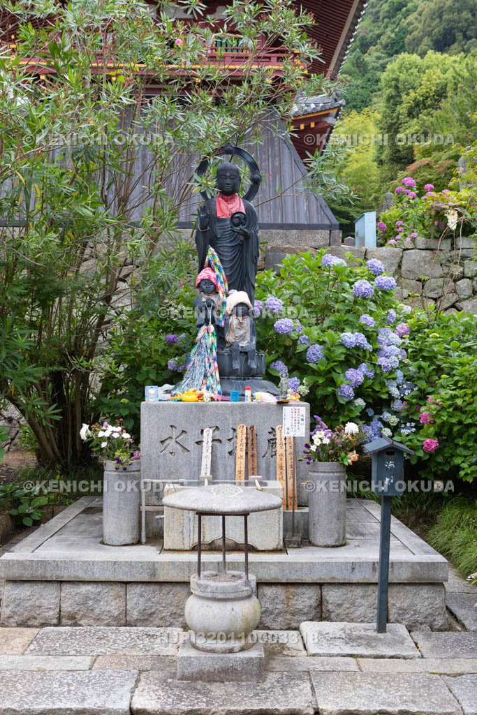 奈良県　矢田寺の水子地蔵